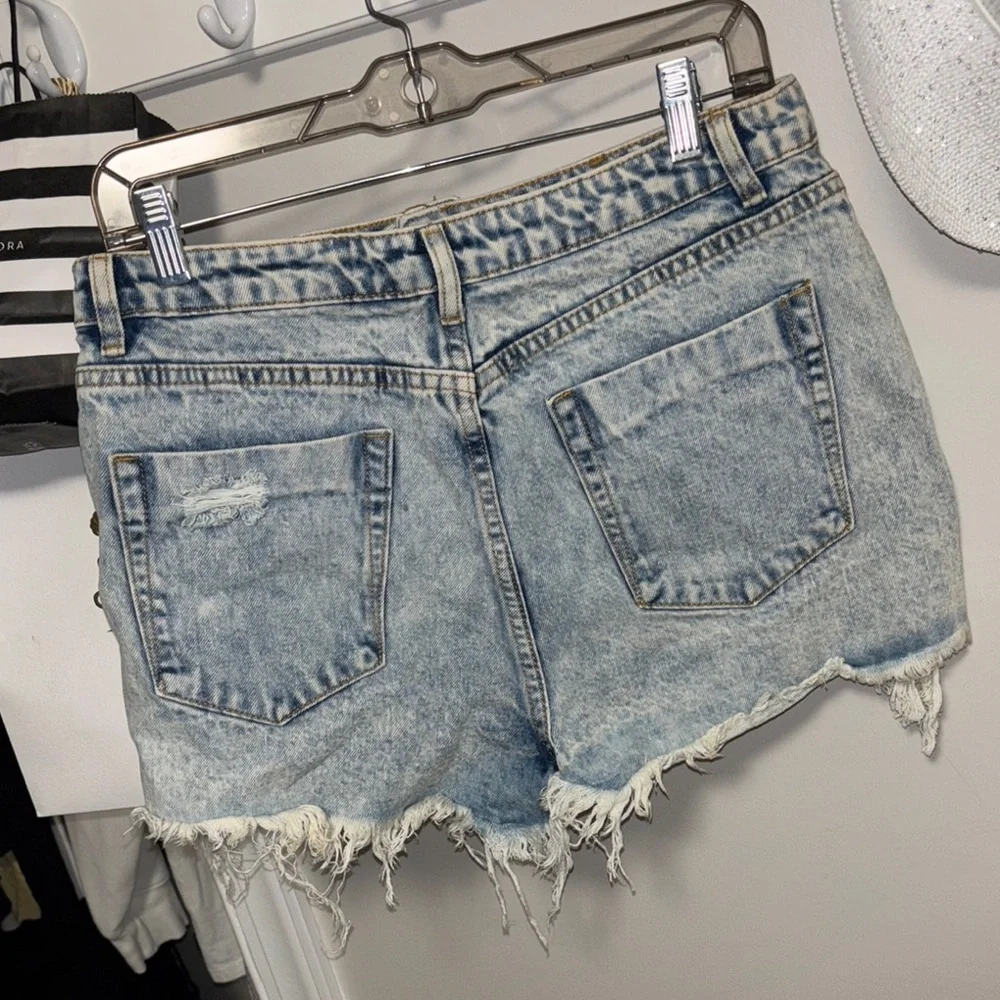 NWT Signature 8 Blue Jean Shorts High-rise Distressed Acid washed - Picture 12 of 14
